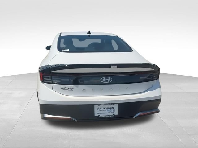 Used 2025 White Hyundai SE image 7