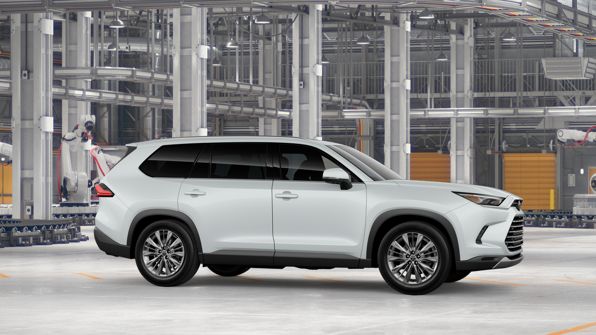 New 2026 Wind Chill Pearl Toyota Platinum image 13
