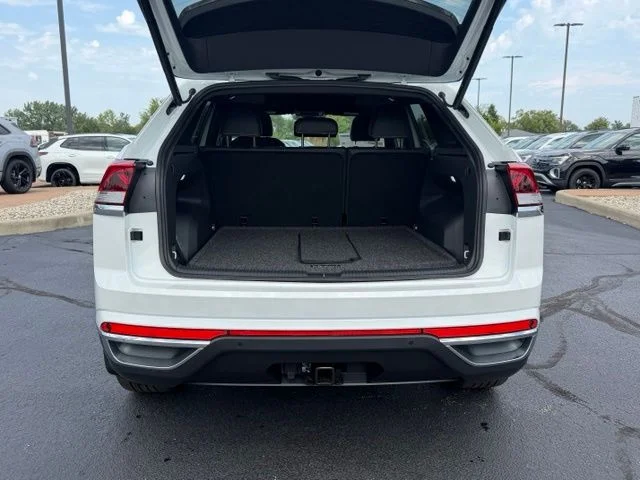 New 2026 Opal White Pearl Volkswagen 2.0T SEL image 3
