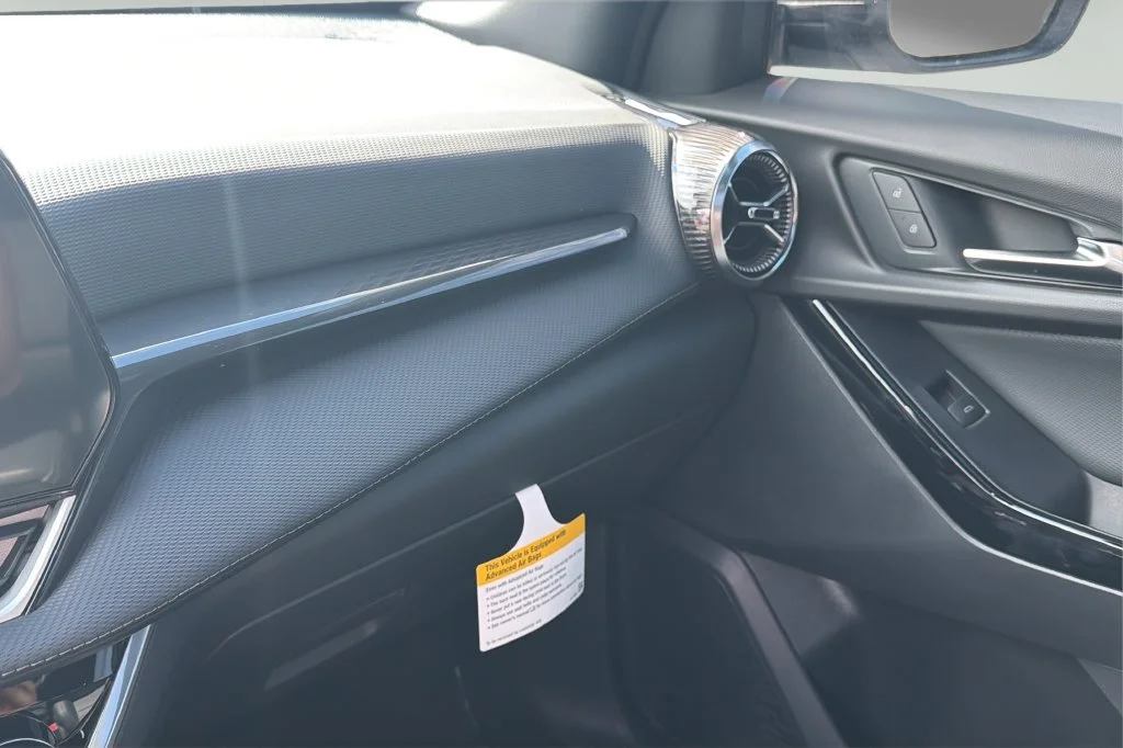 New 2027 Summit White Chevrolet LT image 29