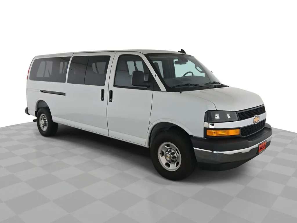 2025 Chevrolet Express 3500 LT Extended's photo