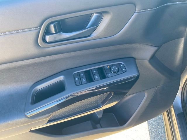 Used 2023 Gray Nissan SV image 13