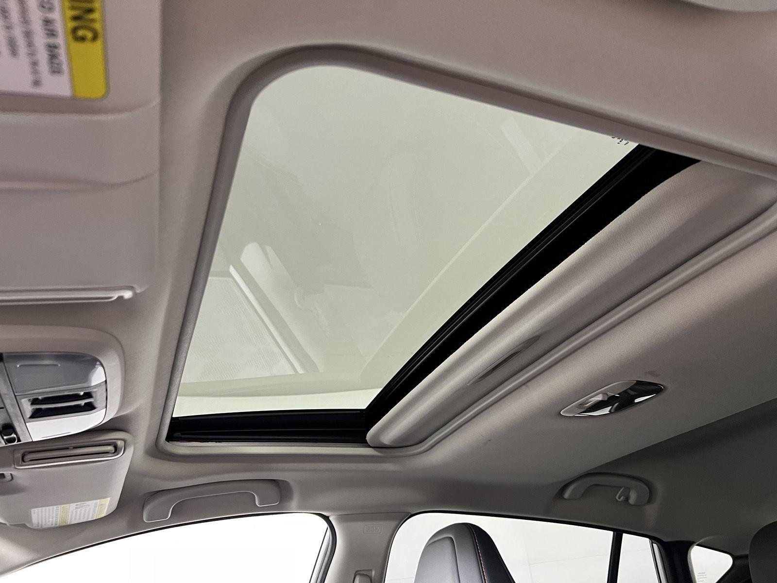 Used 2024 Crystal White Pearl Subaru Limited image 15