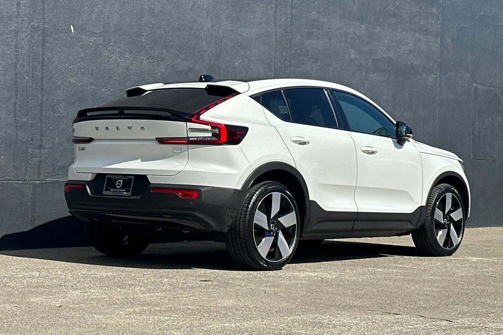 Certified Used 2023 Crystal White Volvo Ultimate image 2