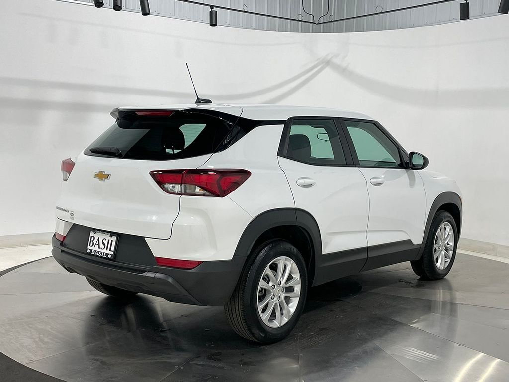 Used 2025 White Chevrolet LS image 11