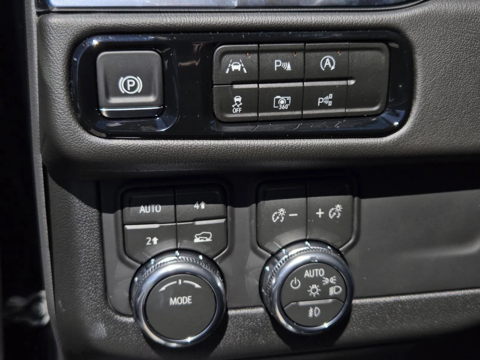 2026 GMC Yukon XL Denali - Photo 11