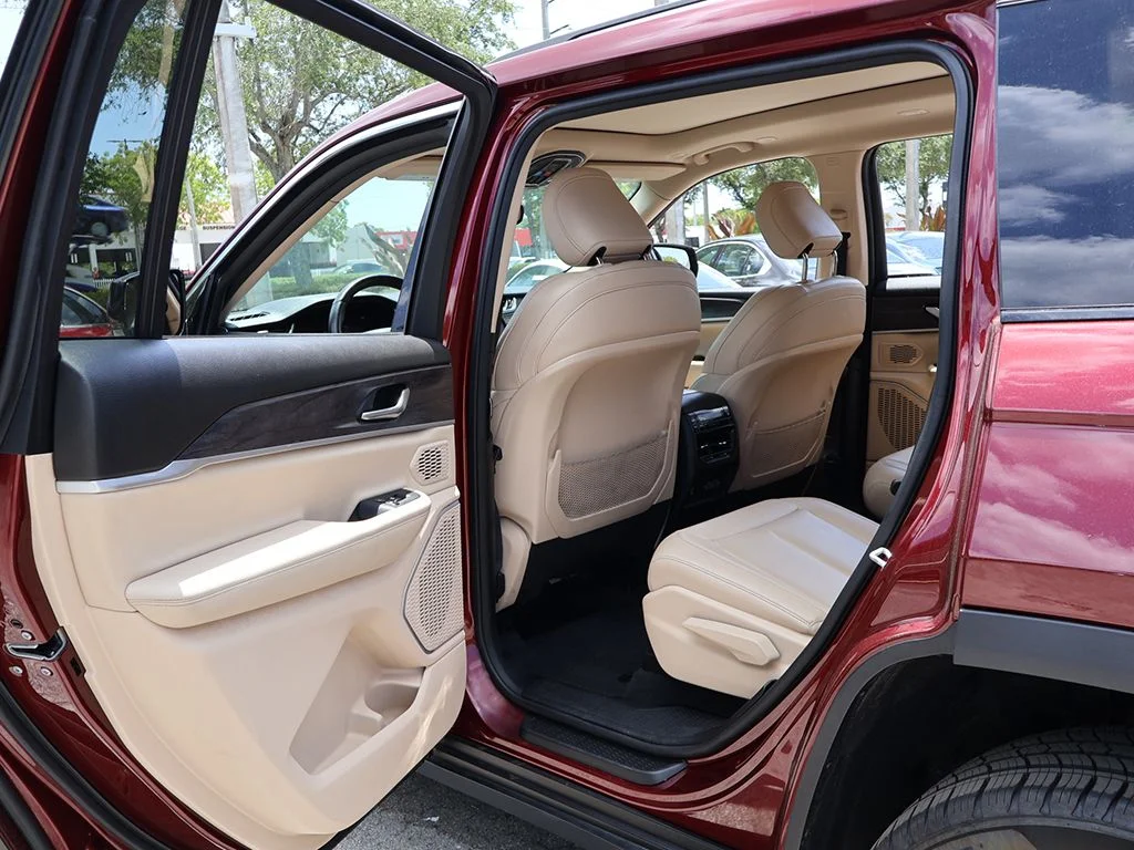 Used 2022 Red Jeep Limited image 36