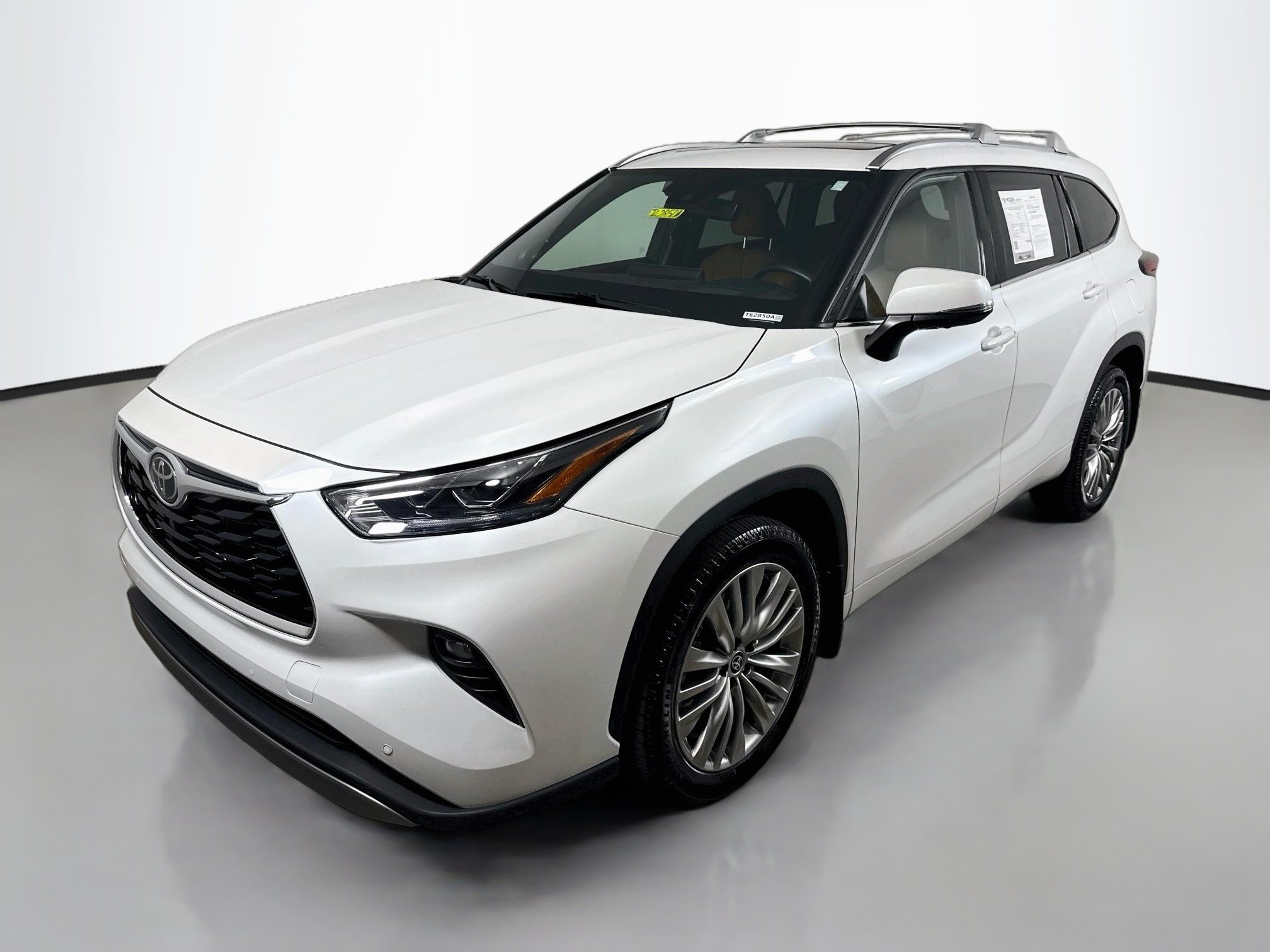 Used 2022 Wind Chill Pearl Toyota Platinum image 3