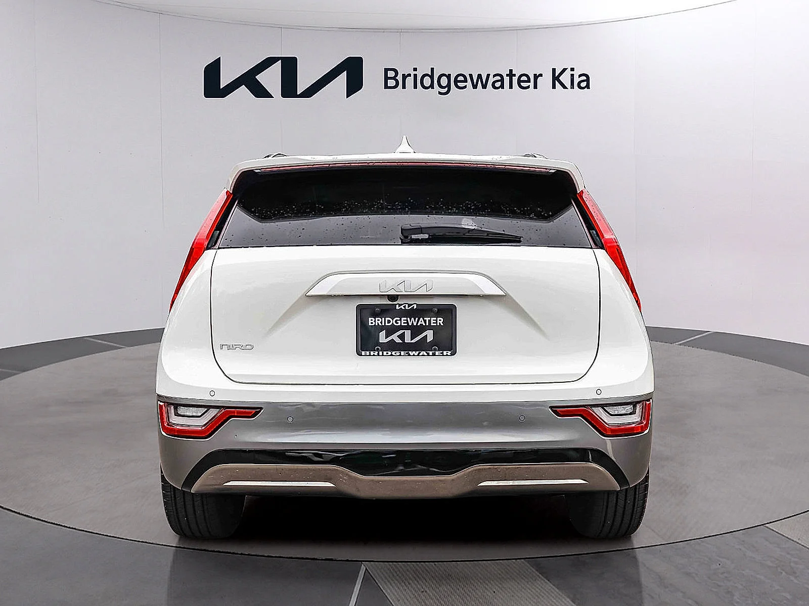 Certified Used 2025 Snow White Pearl Kia Wave image 5