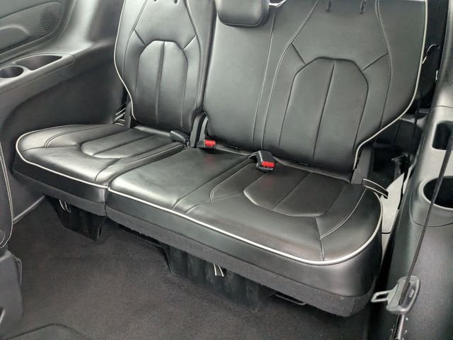 Used 2025 Bright White Clearcoat Chrysler Limited image 21