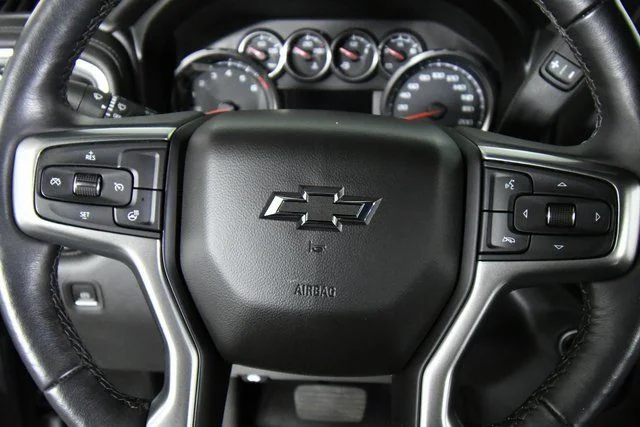 Used 2021  Chevrolet RST image 2