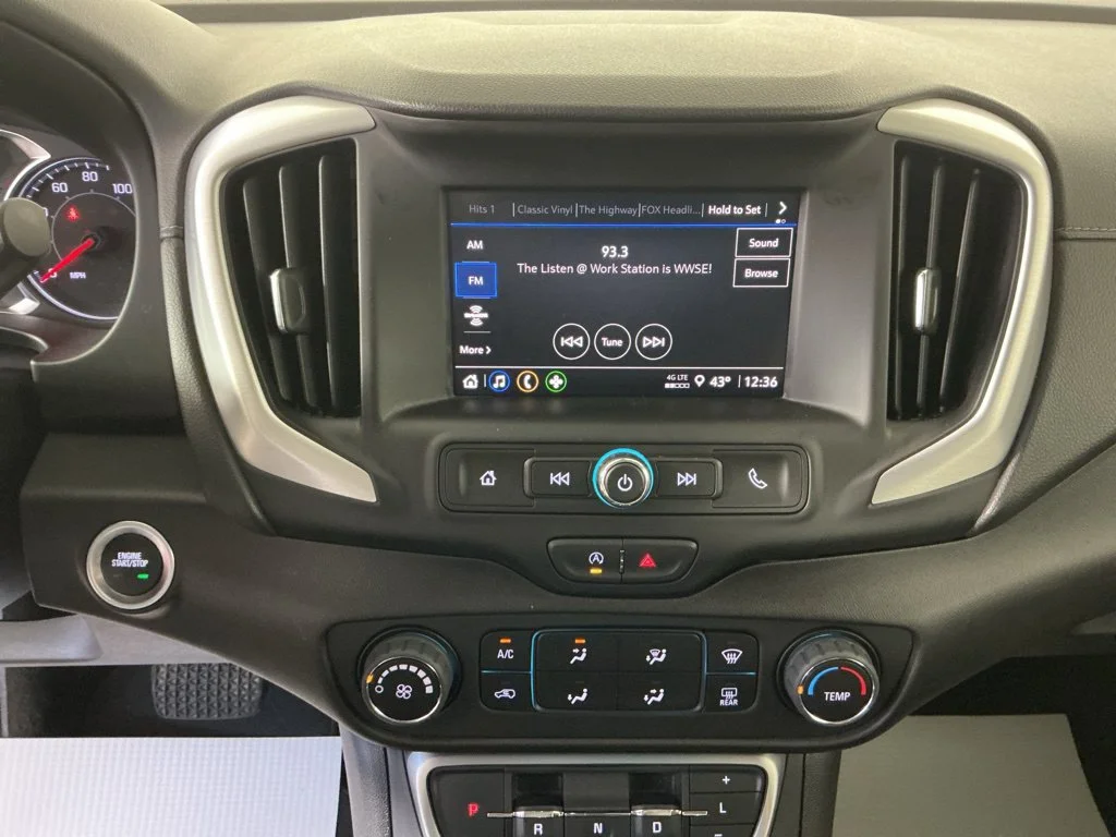 Used 2024 Sterling Metallic GMC SLE image 19