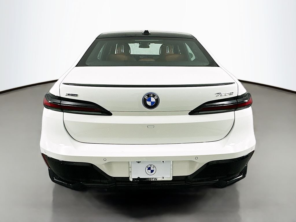 2025 BMW 7 Series 750e - Photo 6