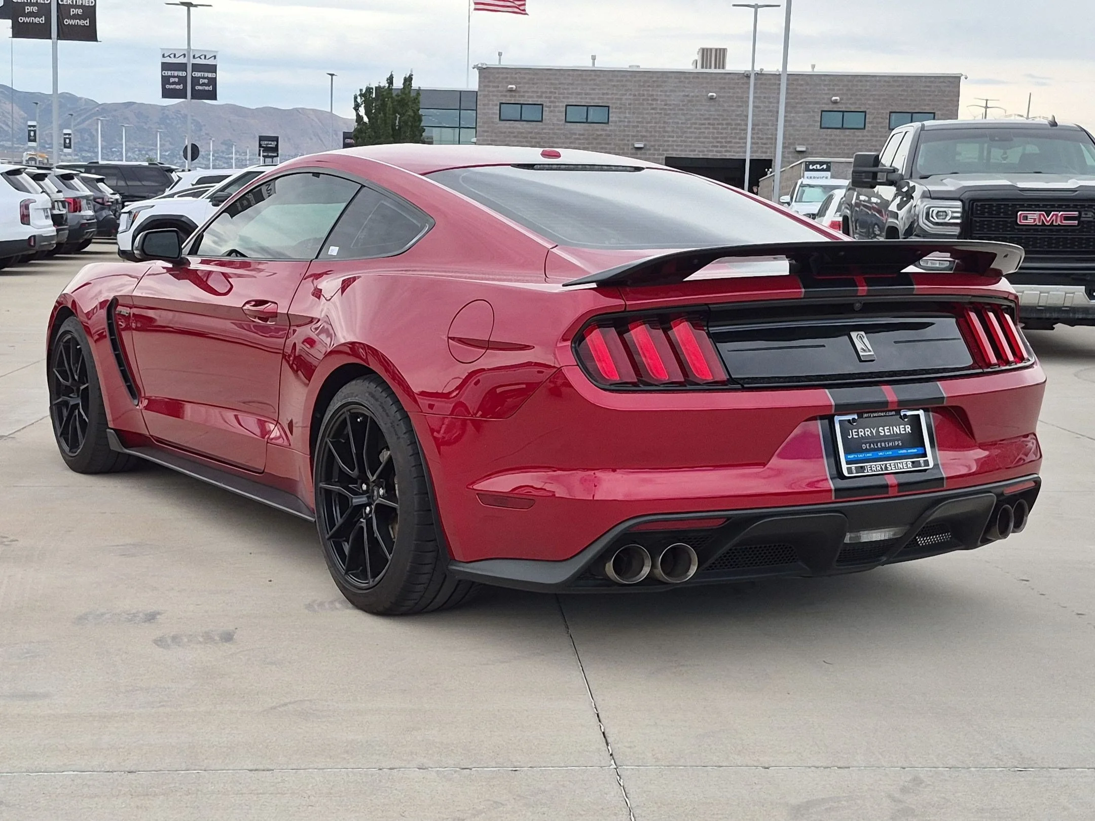 Used 2020 Rapid Red Metallic Tinted Clearcoat Ford Shelby GT350 image 3