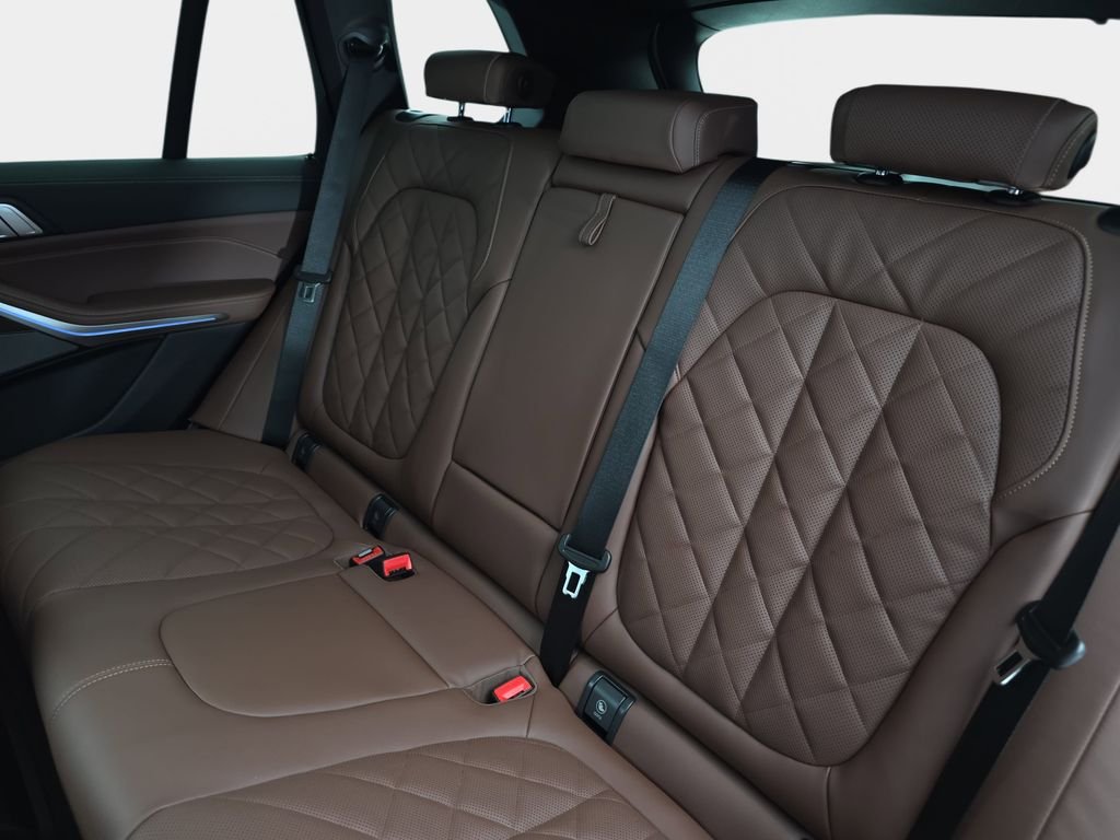 New 2026 Mineral White Metallic BMW xDrive50e image 14