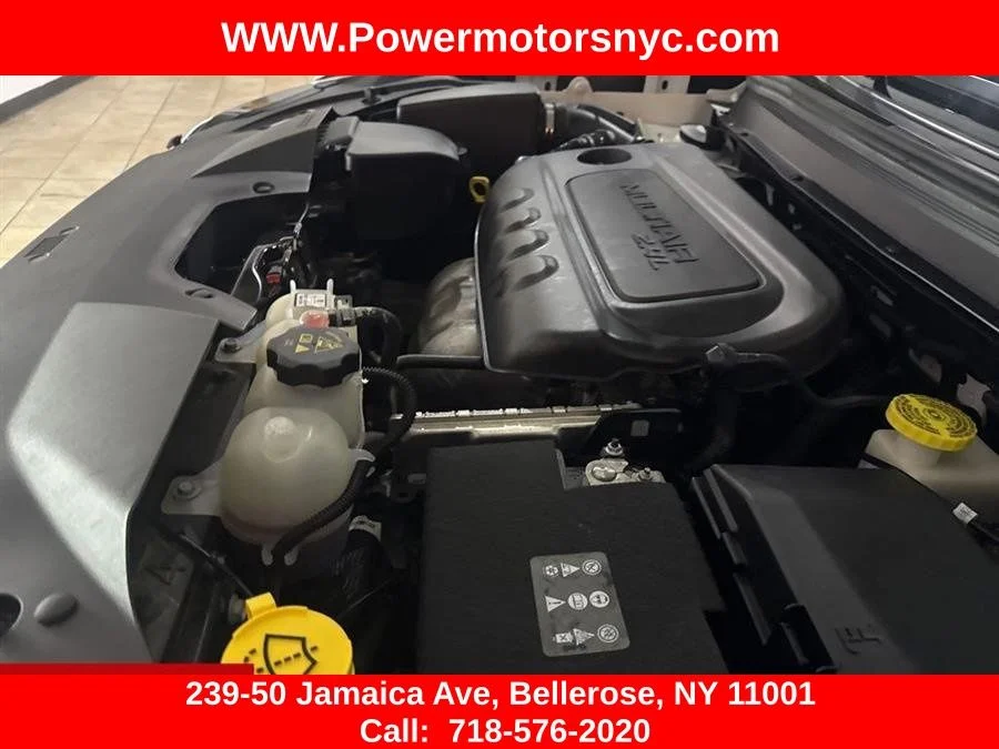 Used 2023 White Jeep Altitude image 33