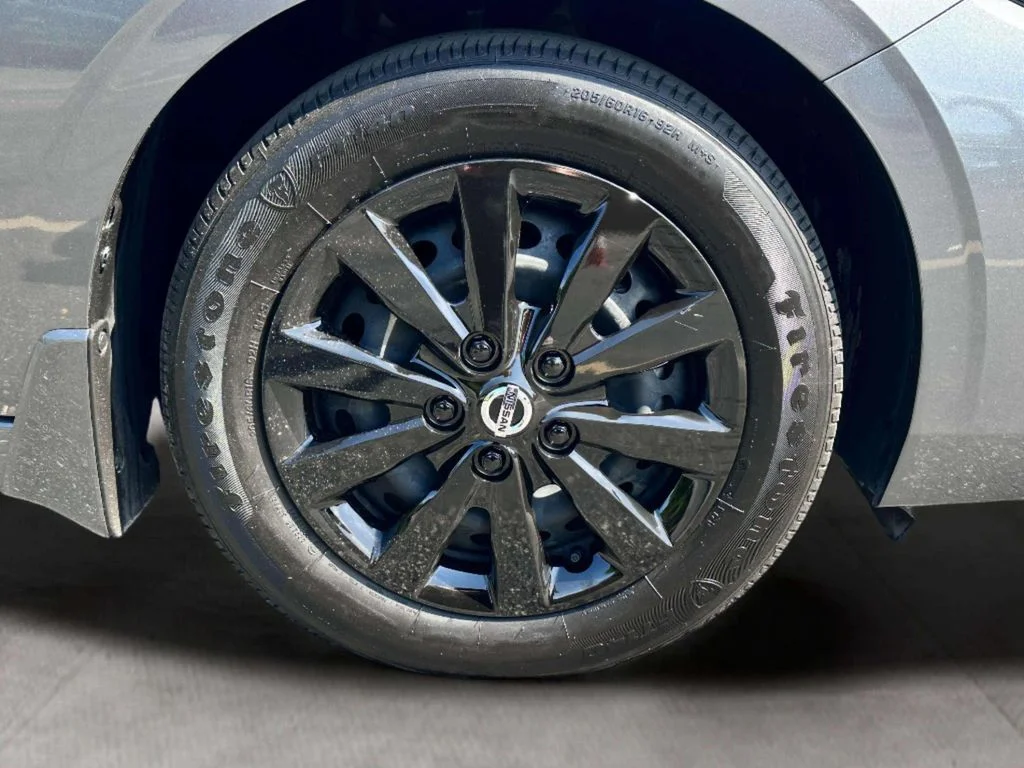 Certified Used 2025 Gun Metallic Nissan S image 28