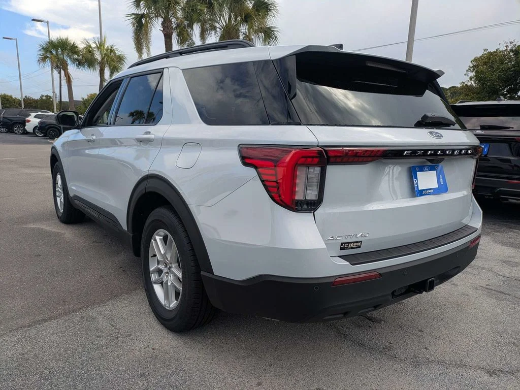 New 2026 Space White Metallic Ford Active image 6
