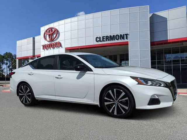 Used 2019 White Nissan 2.5 SR image 1