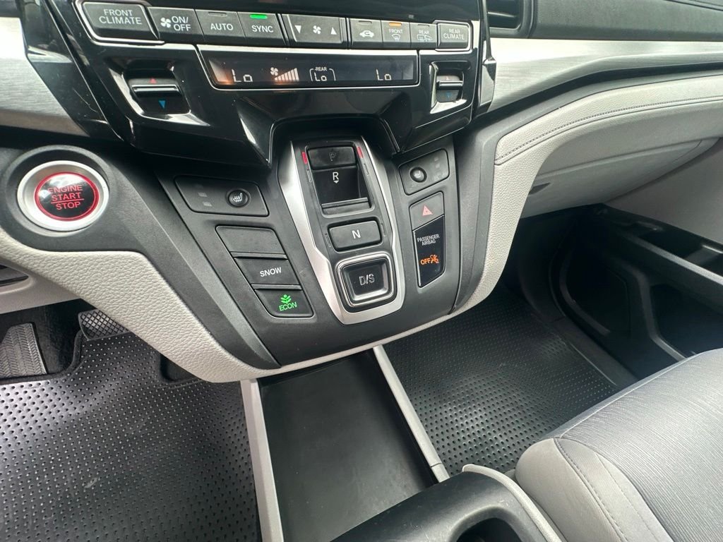 Used 2018  Honda EX image 17