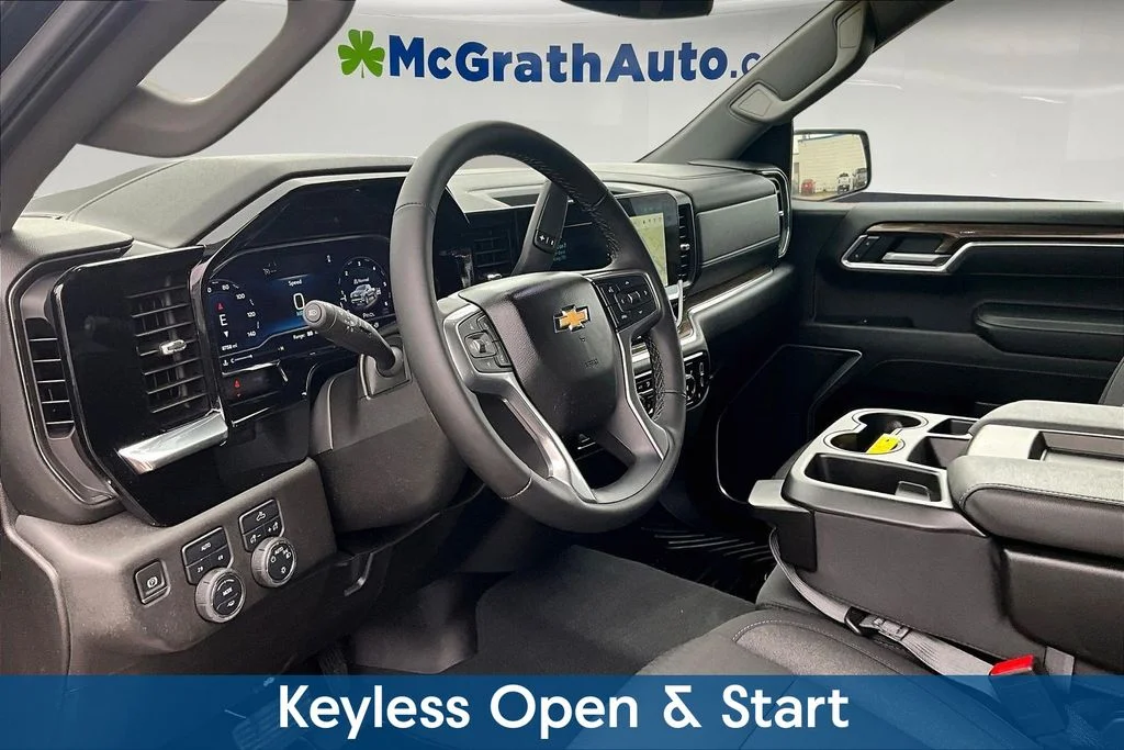 Used 2025 Black Chevrolet LT image 21