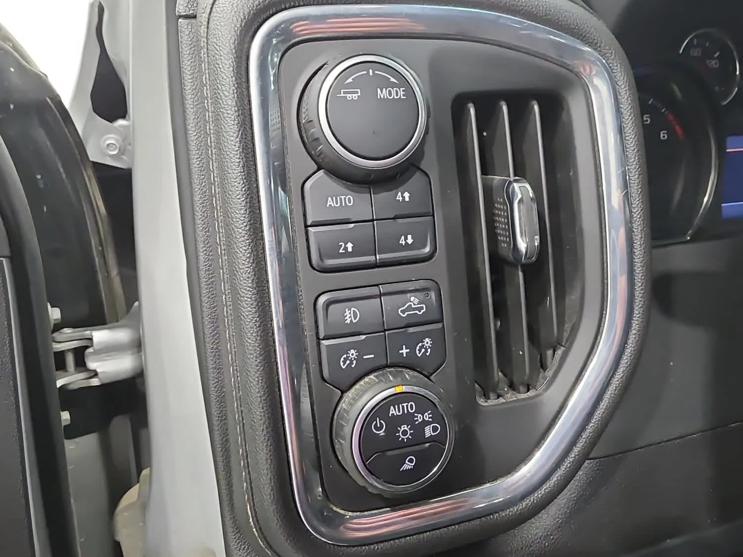 Used 2022 Silver Ice Metallic Chevrolet LTZ image 18