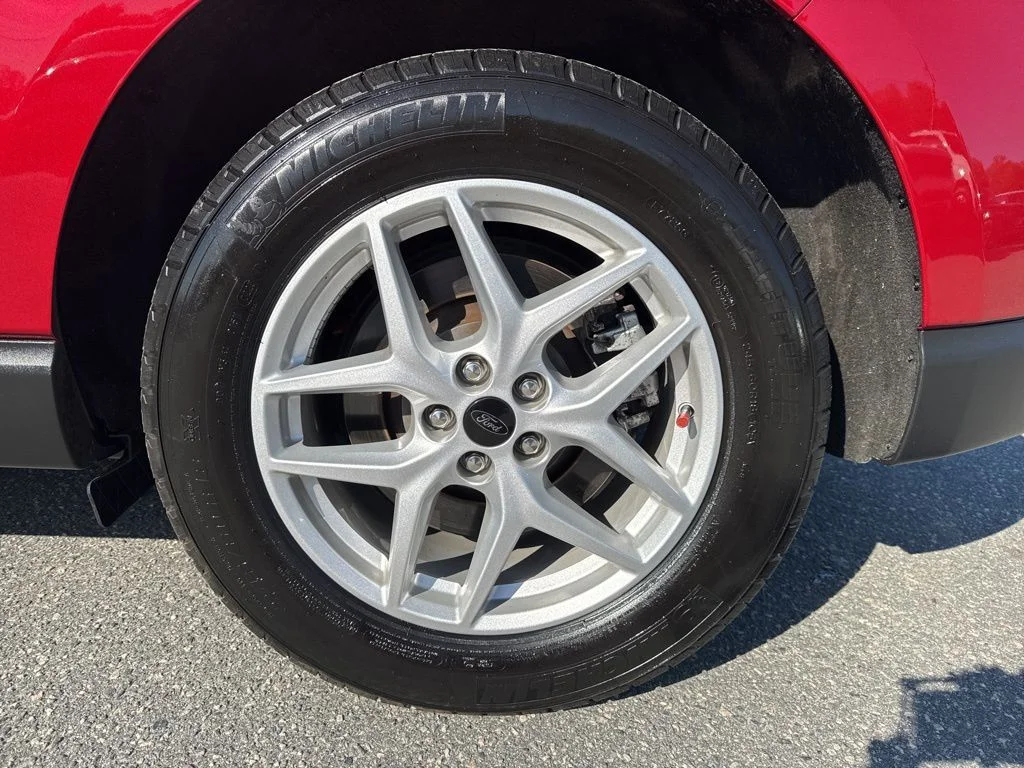 Used 2023 Red Ford SEL image 31