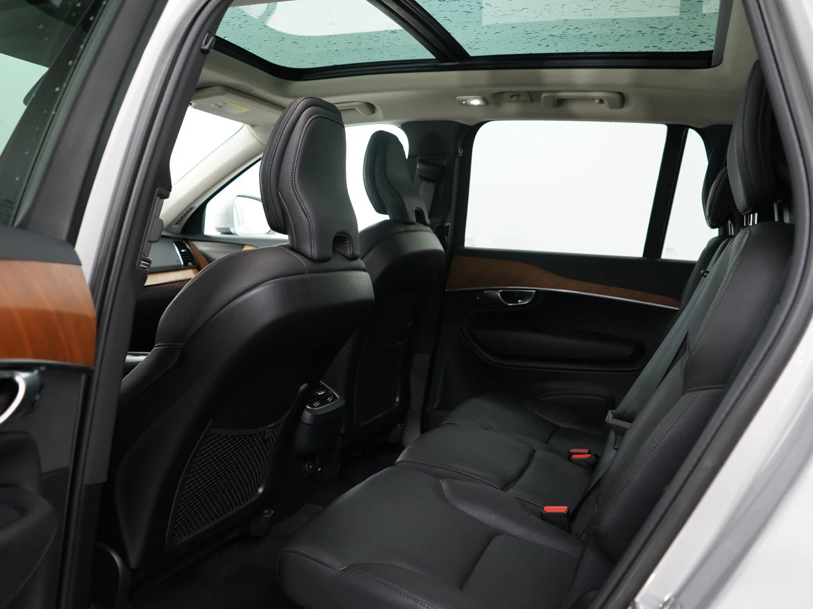 Used 2023 Silver Volvo Plus image 18