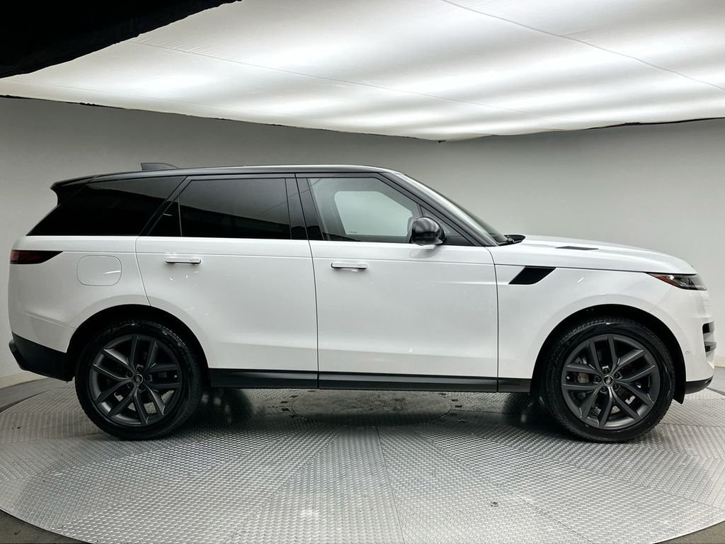 Used 2024 Fuji White Land Rover SE image 14