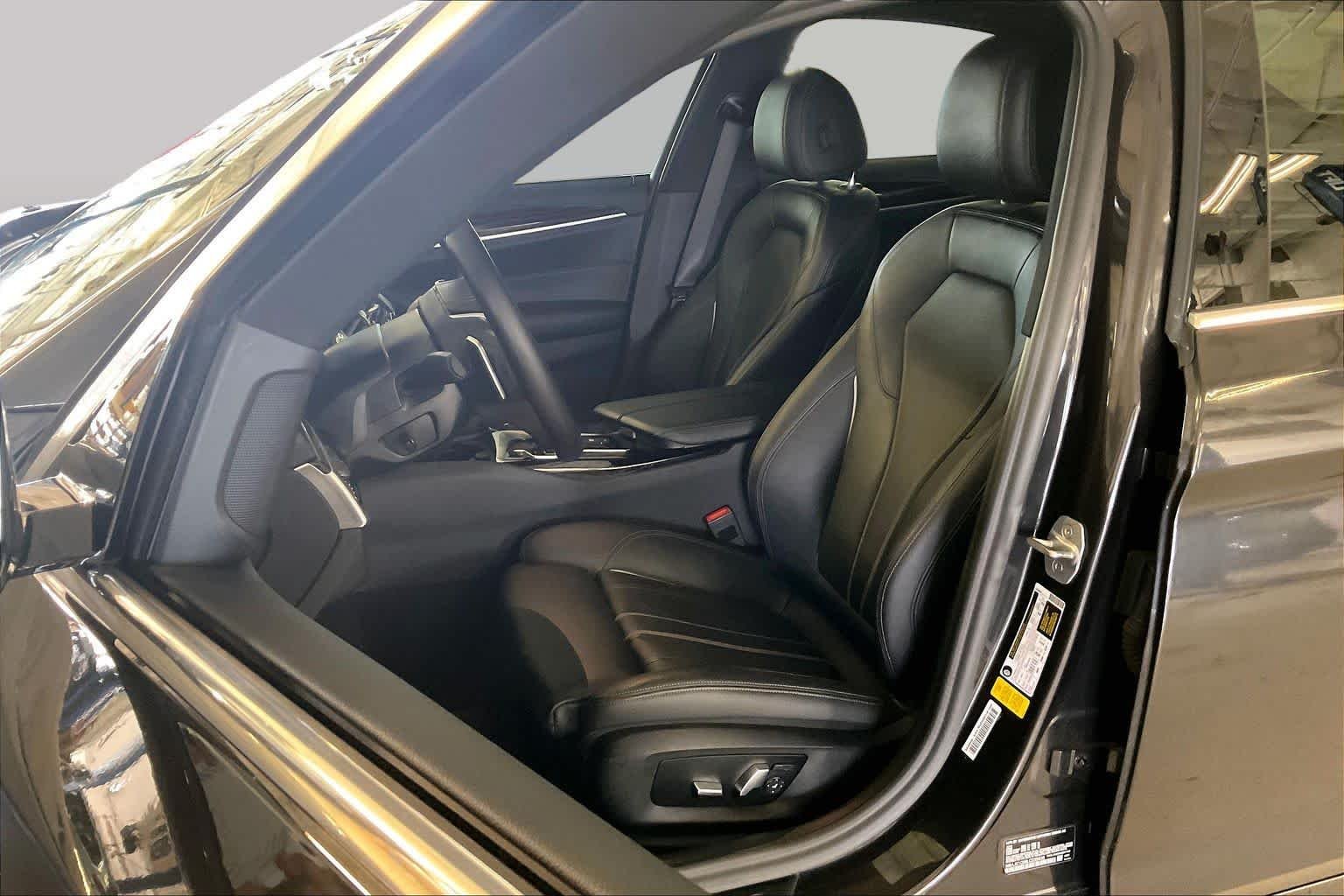 Used 2020 Dark Graphite Metallic BMW 540i image 7