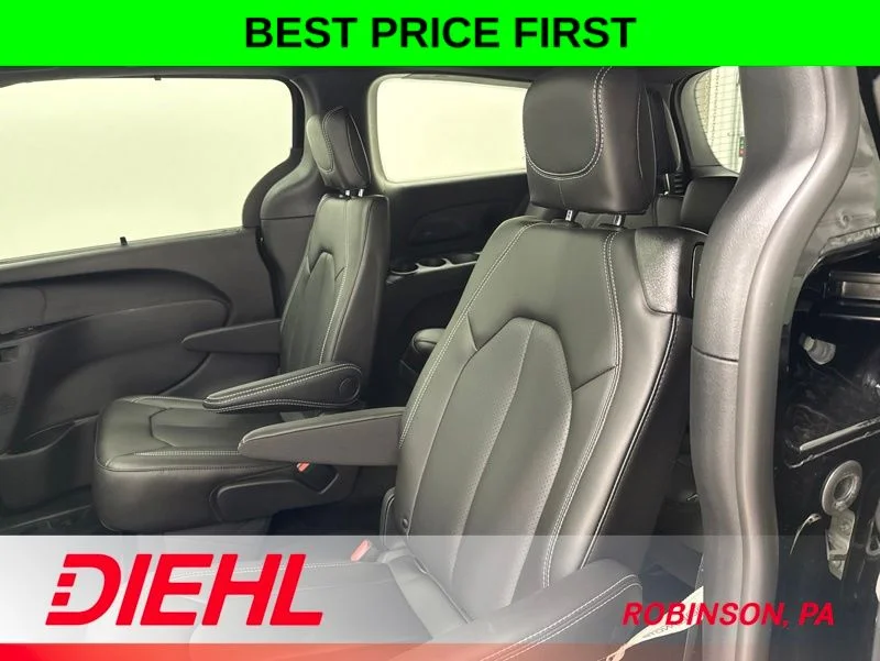 New 2027 Diamond Black Crystal Pearl-Coat Exterior Paint Chrysler Select image 21