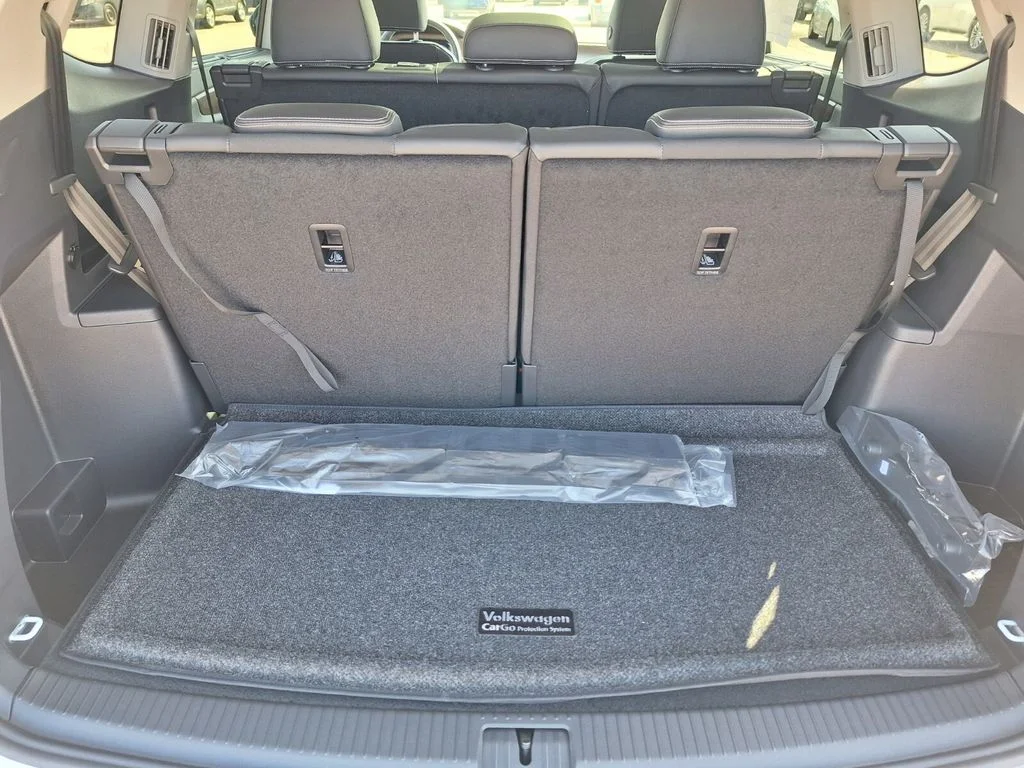 New 2026 White Volkswagen SE w/Technology image 27