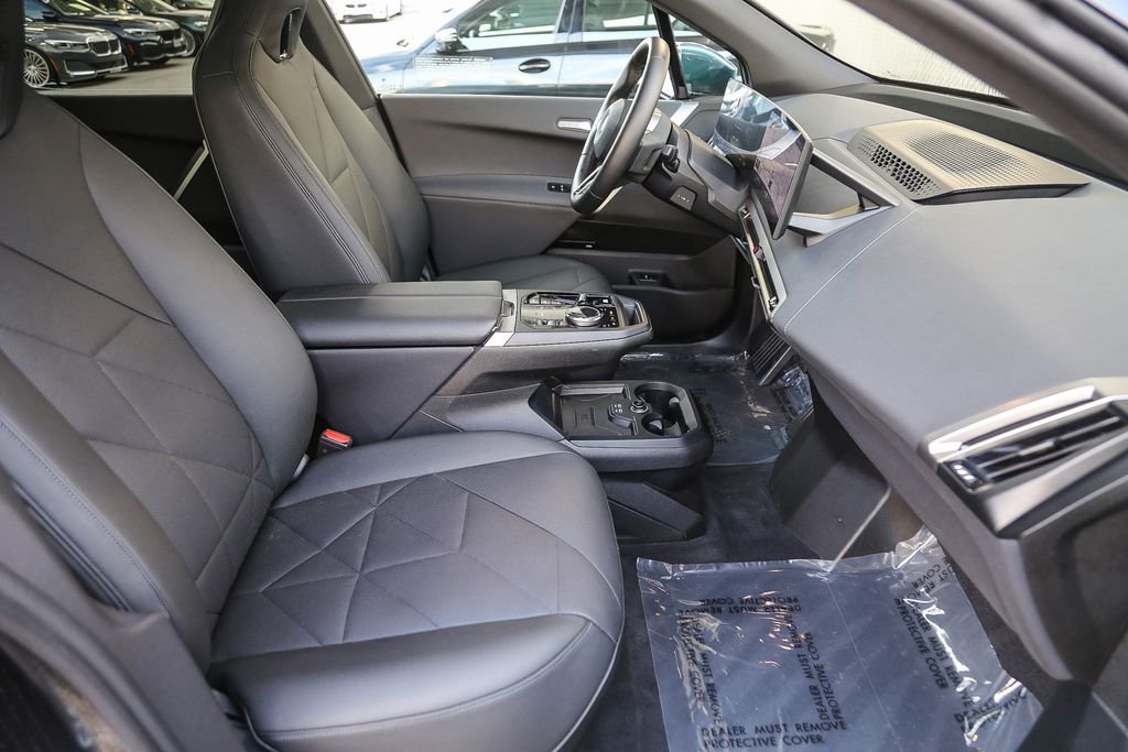 2025 BMW iX 50 - Photo 11