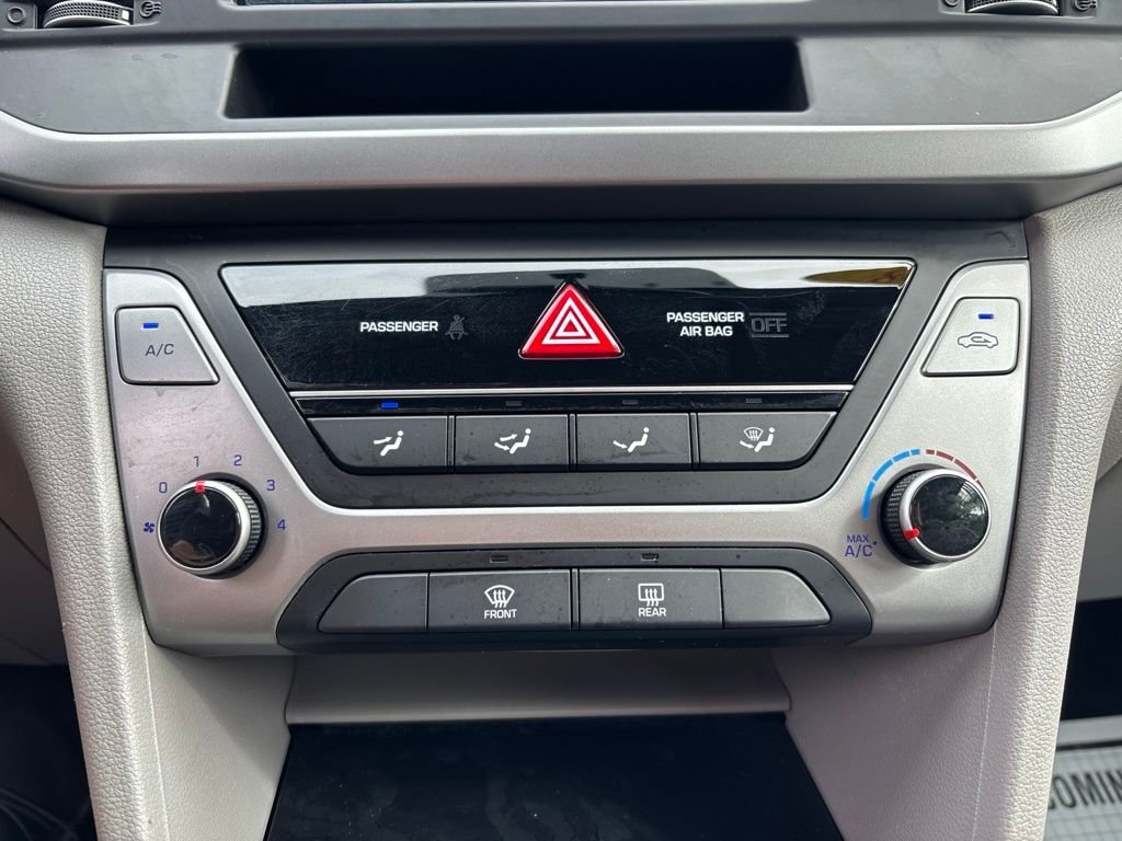 Used 2018 Gray Hyundai SE image 9
