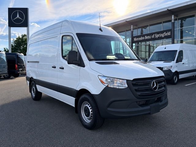 New 2026  Mercedes-Benz Cargo 144 WB image 1