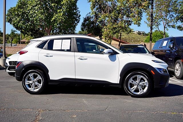 Used 2023 White Hyundai SEL image 6