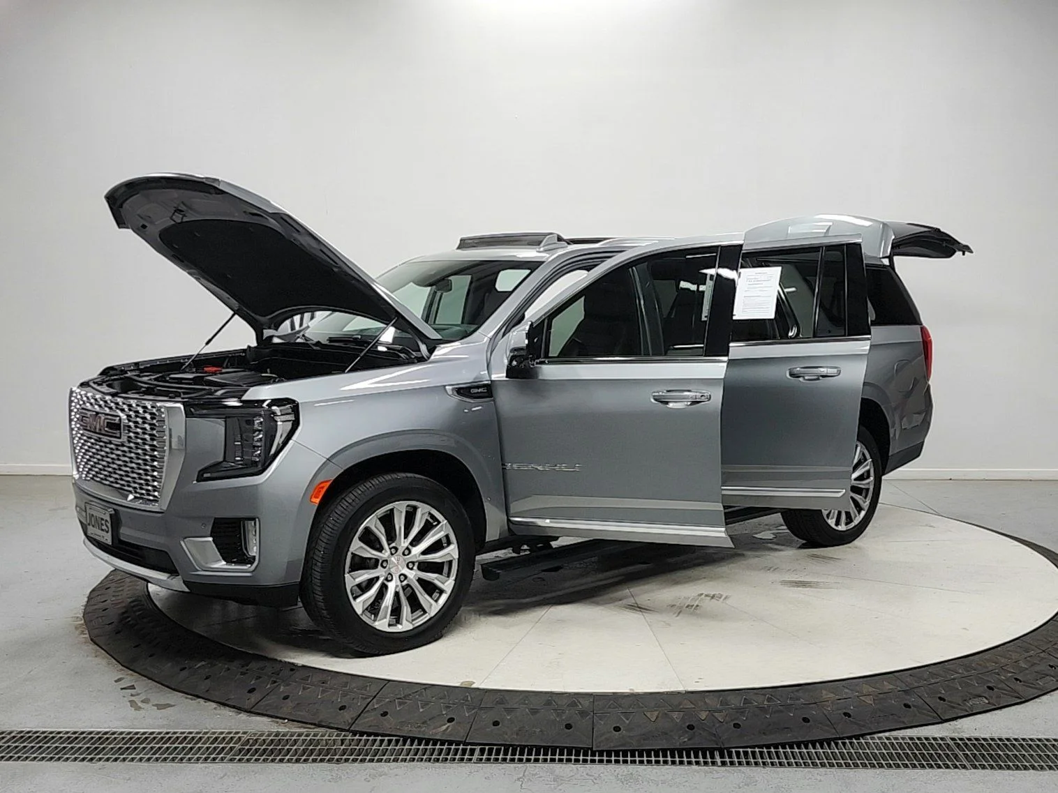Used 2023 Silver GMC Denali image 11