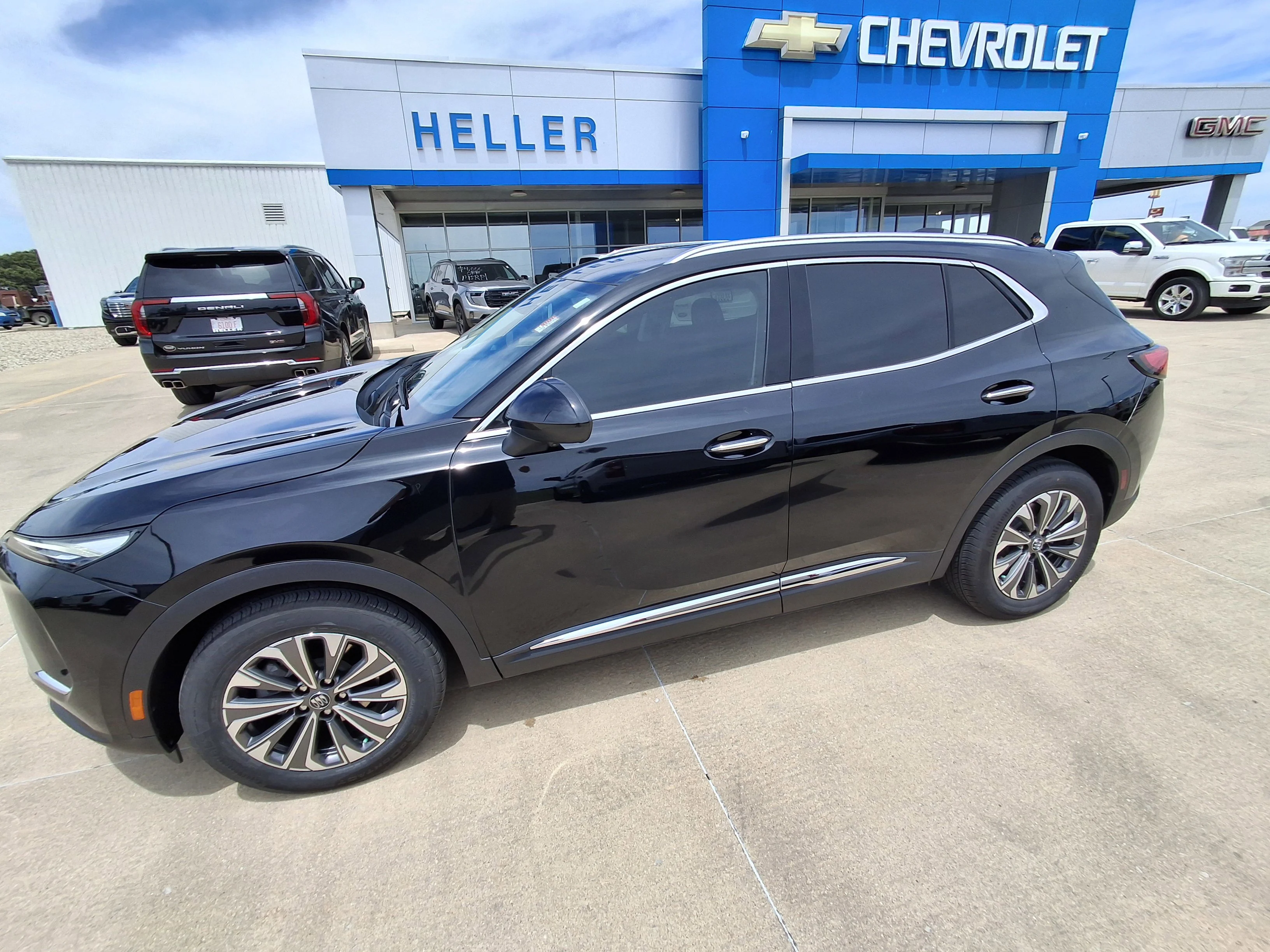 Used 2024 Ebony Twilight Metallic Buick Preferred image 3