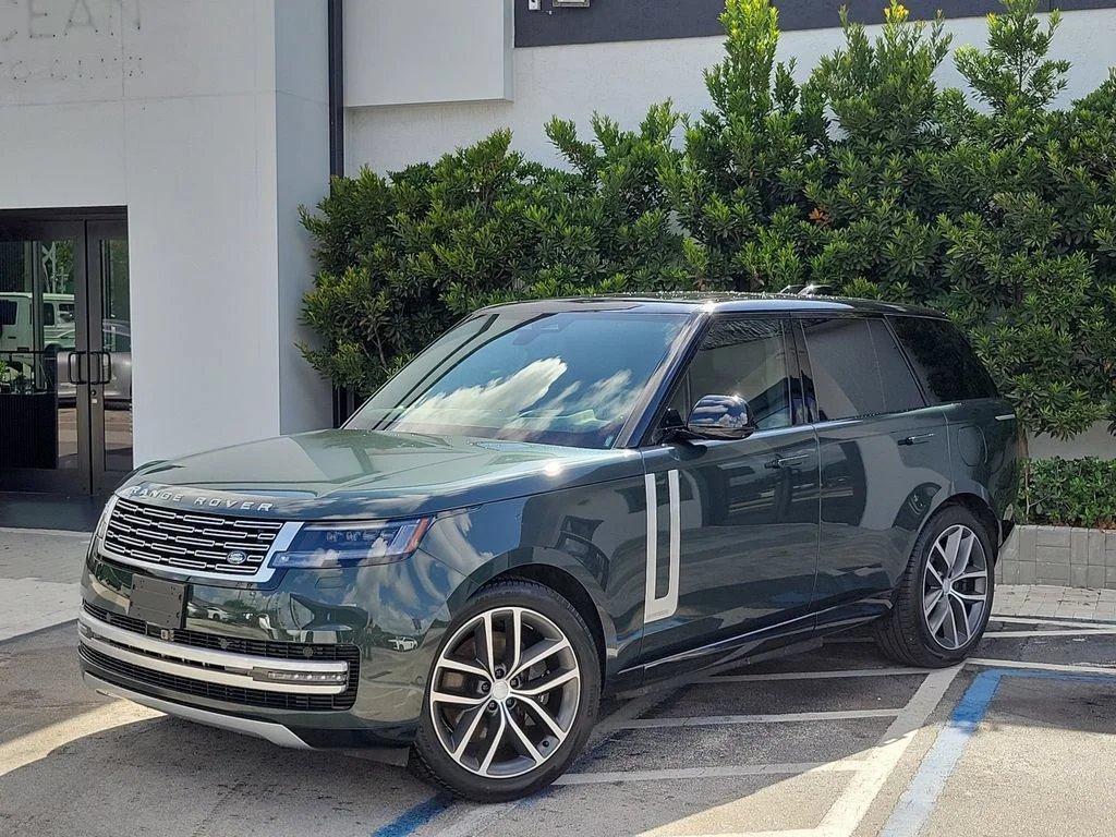Used 2025 Belgravia Green Metallic Land Rover Autobiography image 2