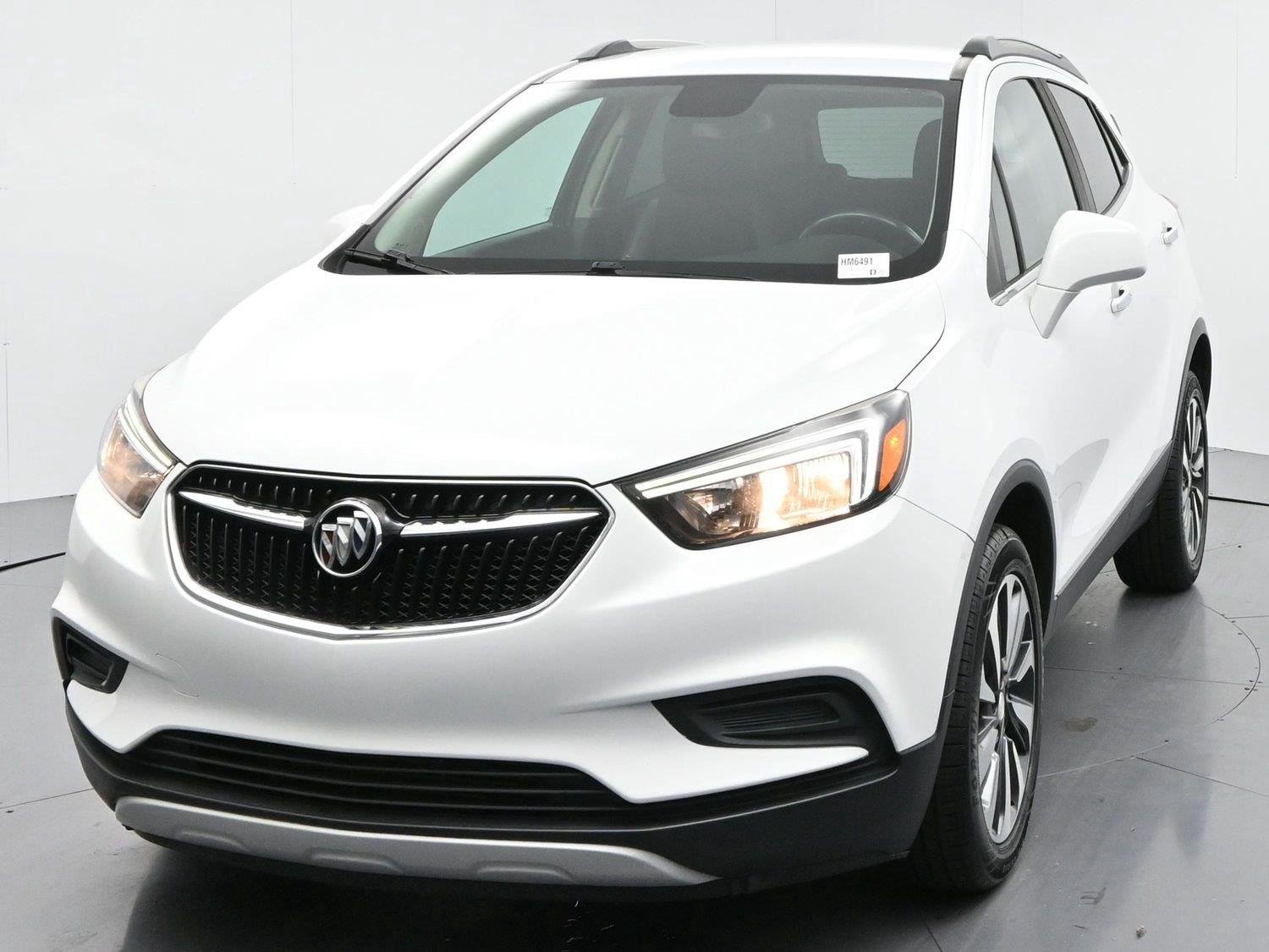 Used 2021 Summit White Buick Preferred image 3