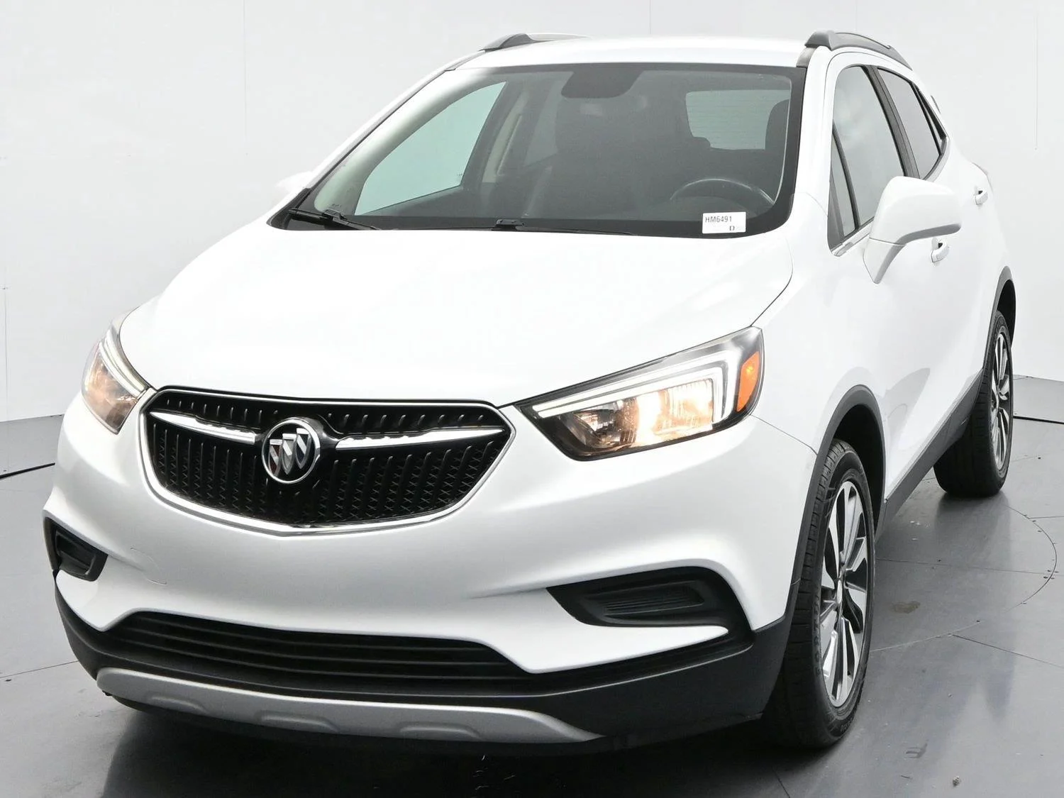 Used 2021 Summit White Buick Preferred image 3