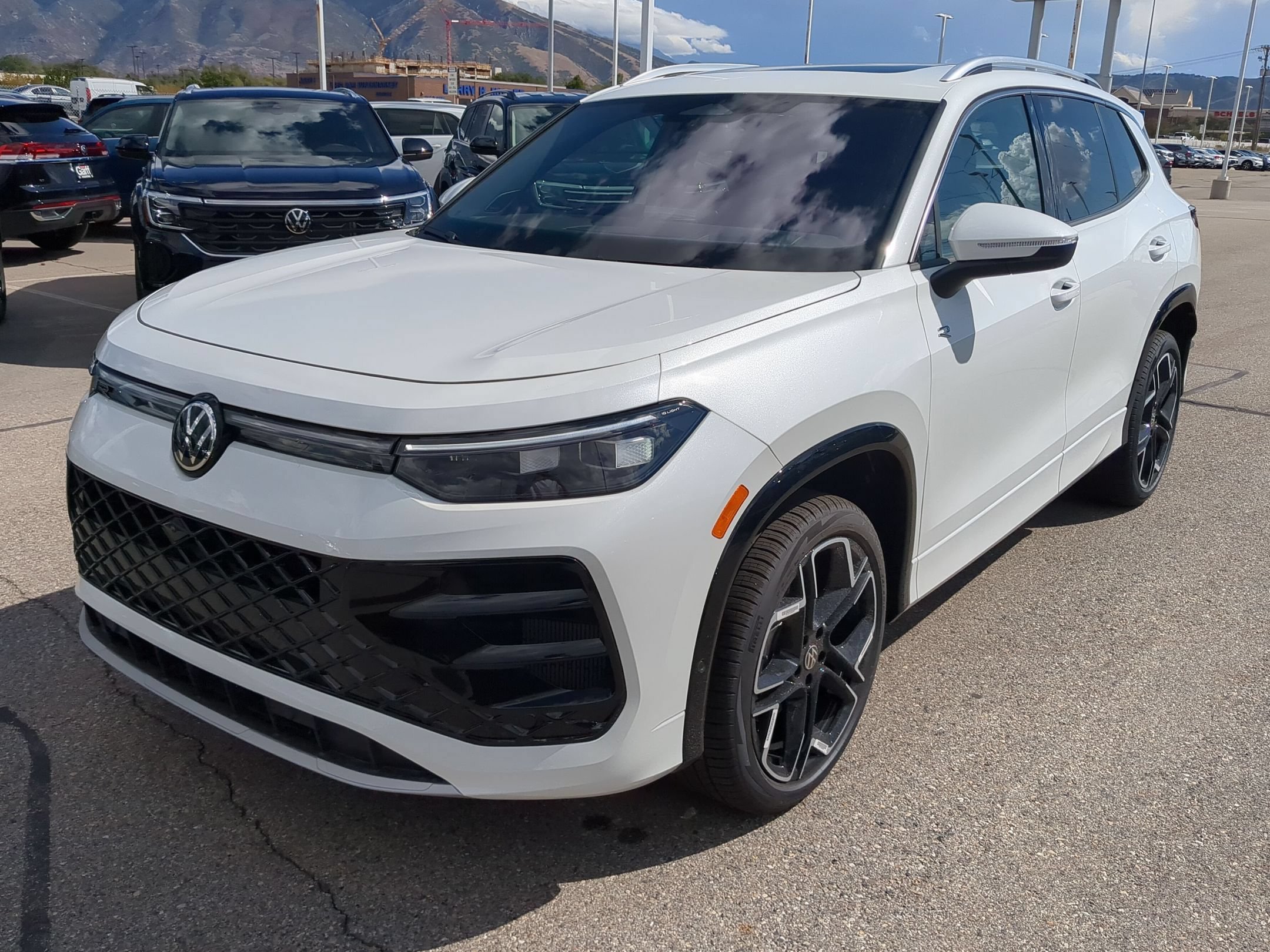 New 2026 Opal White Pearl Volkswagen SEL R-Line Turbo image 8
