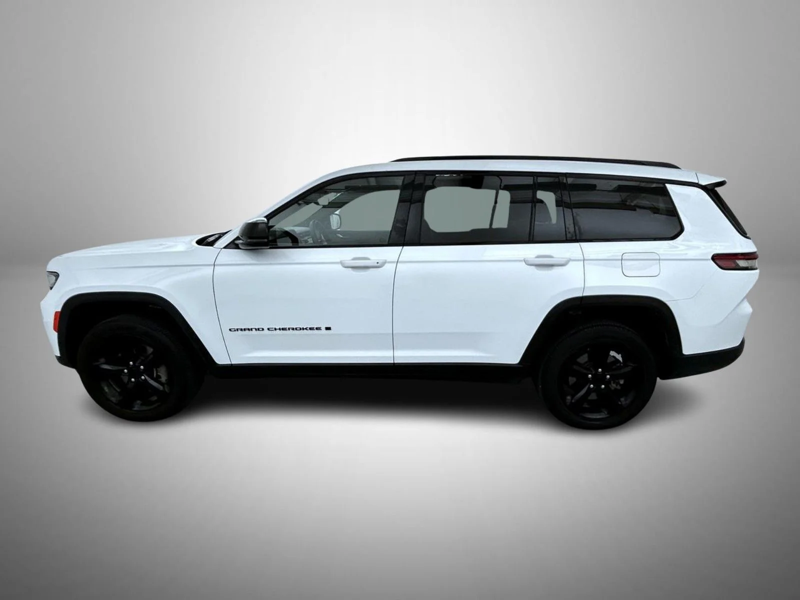 Used 2023 White Jeep Altitude image 8