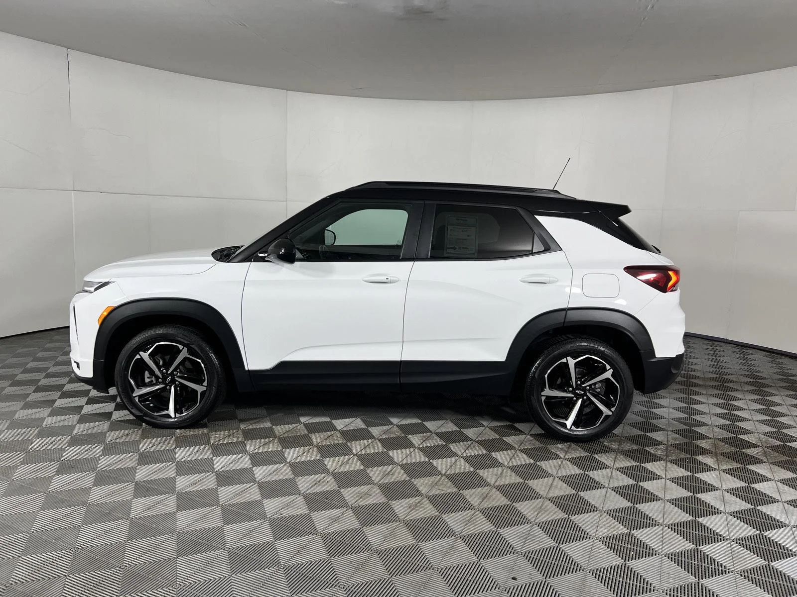 Used 2023 Summit White Chevrolet RS image 6