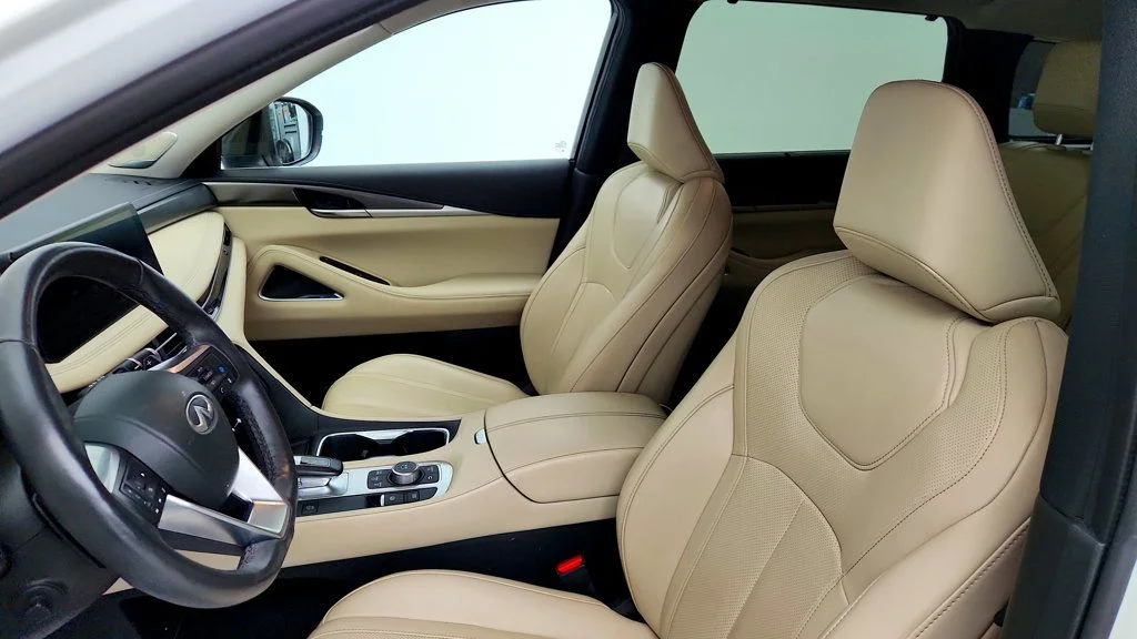 Used 2024 Majestic White INFINITI LUXE AWD w/ Vision Pkg & Bose Performance 17-Speaker Audio image 18
