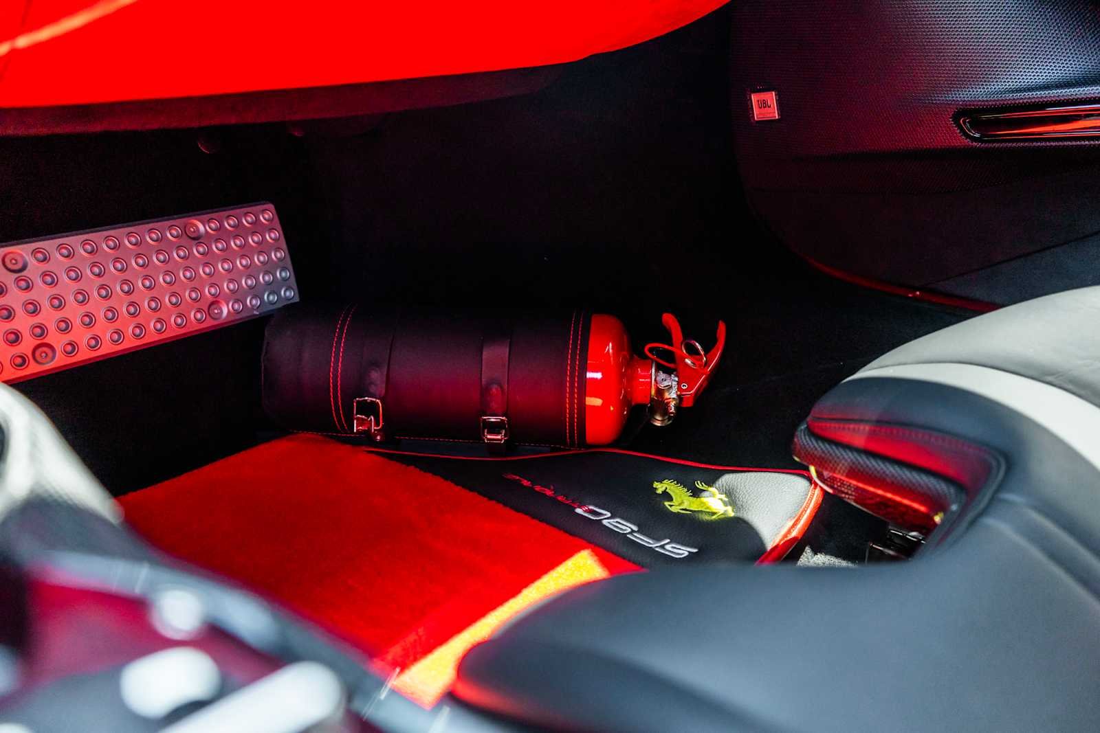 Used 2021  Ferrari  image 21