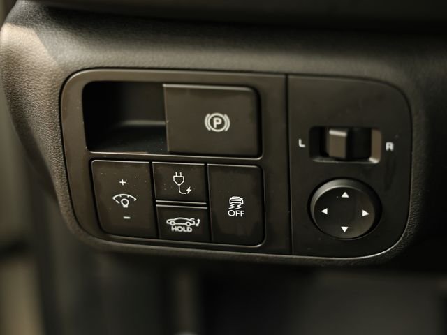 Used 2023 Gravity Gold Matte Hyundai SEL image 15