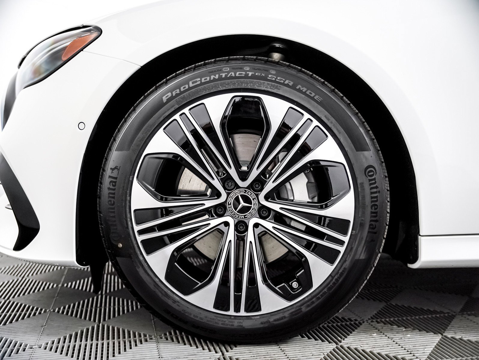 New 2026 Polar White Mercedes-Benz E 350 image 5