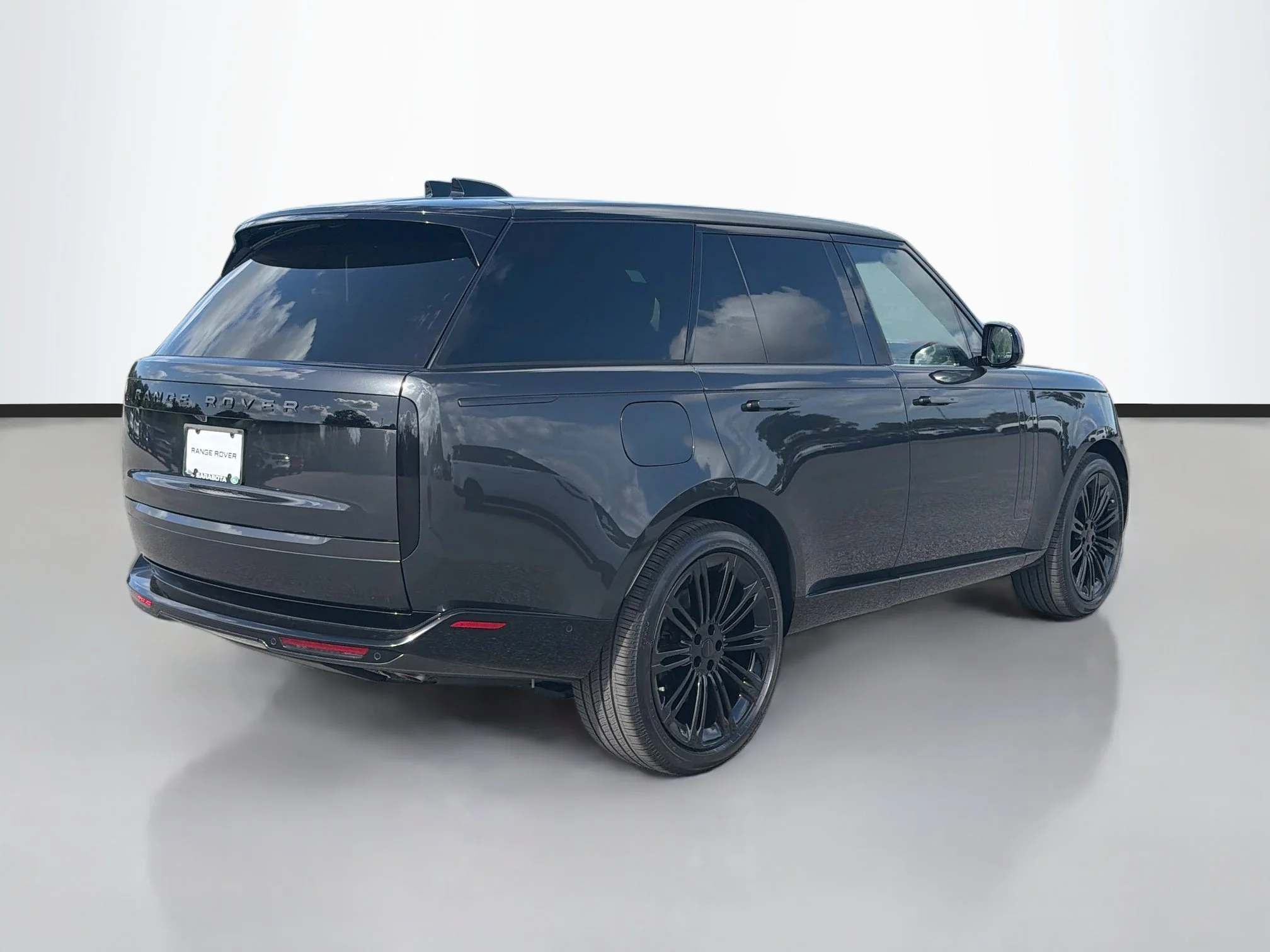 New 2026 Carpathian Grey Land Rover SE image 5