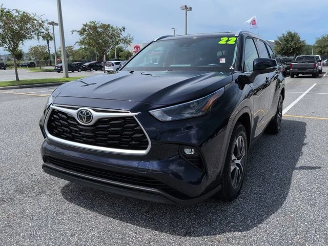 Used 2022  Toyota XLE image 8